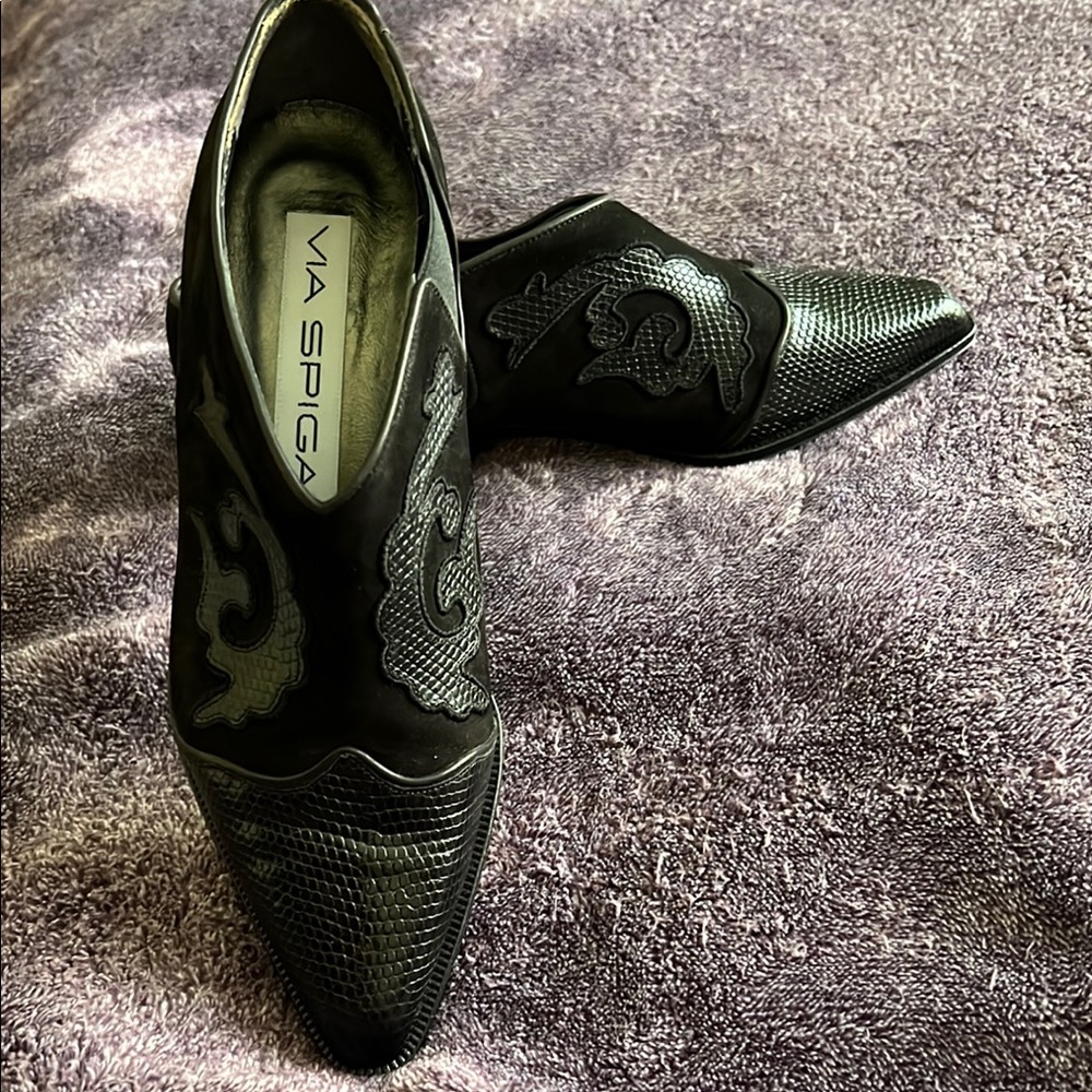 Via Spiga Black Ankle Boots Sleek Design